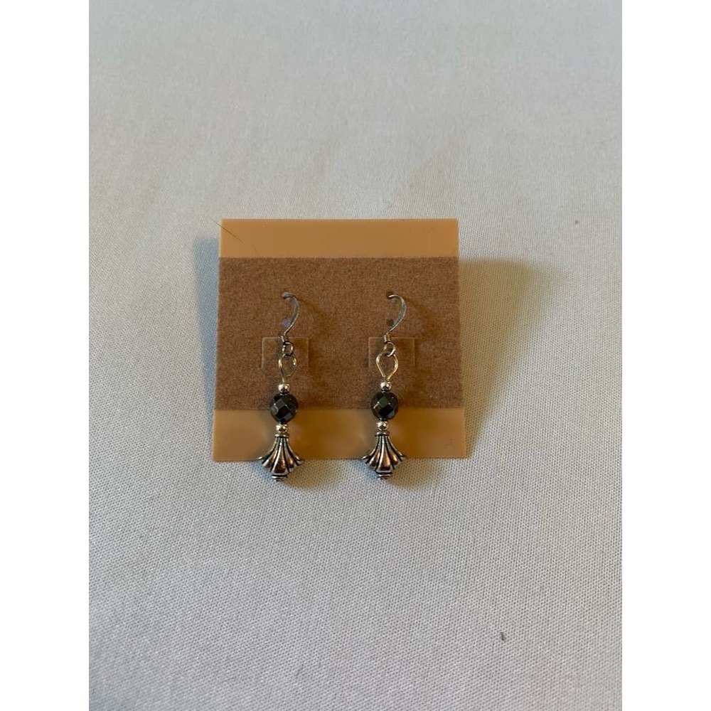 5/ $25 𝅺Silvertone and black dangle earrings